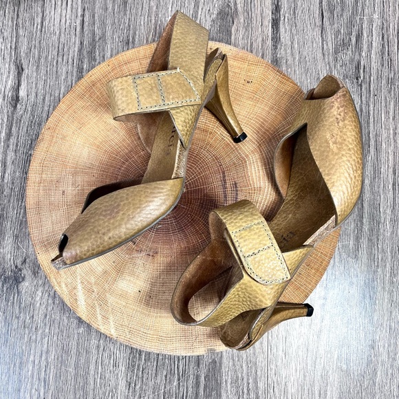 *Pedro Garcia | Pebble Leather Peep Toe Heels with Ankle Straps Size 8.5 - Picture 6 of 16